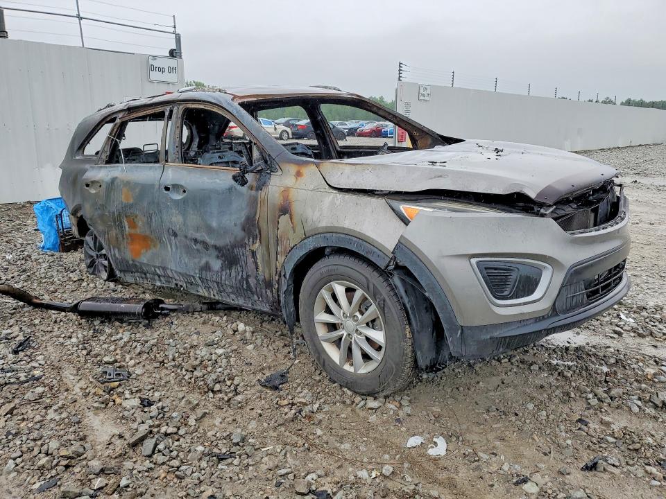 2018 Kia Sorento VIN 5XYPG4A39JG386746 COPART salvage auction — INTERIOR BURN, KY - BILL OF SALE/PART ONLY/NO TITL, sold $275 on 2026-07-23 (photo 4)