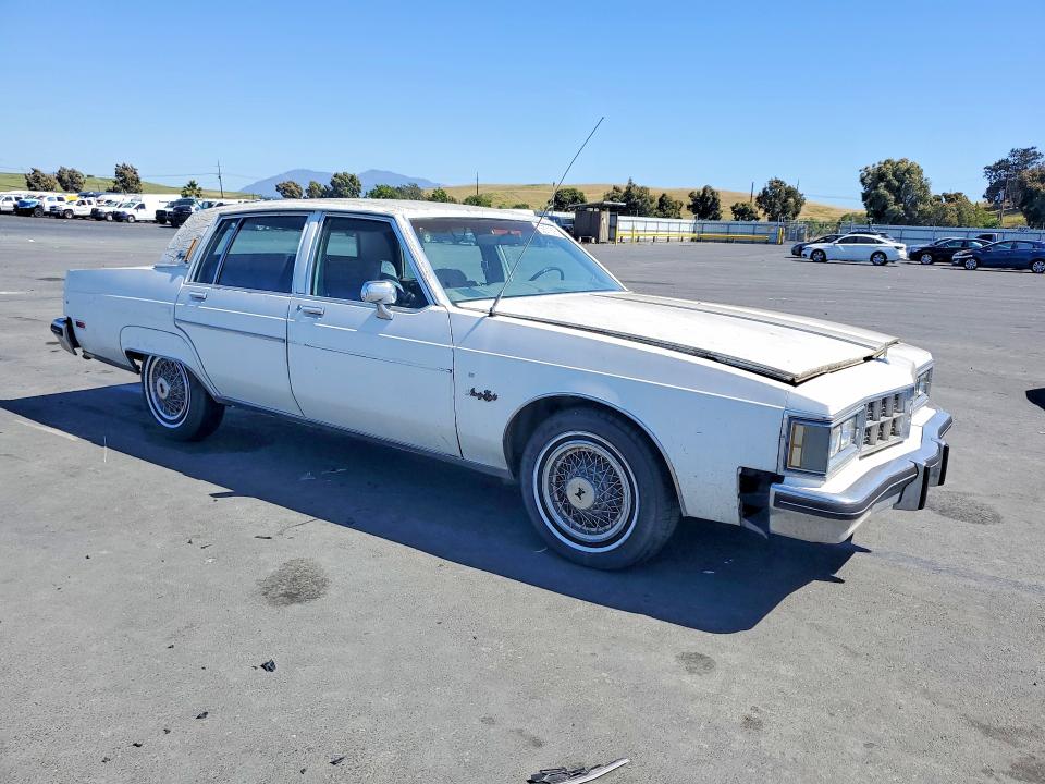 1981 Oldsmobile 98 VIN 1G3AX69Y5BM254990 COPART salvage auction — MINOR DENT/SCRATCHES, Ca - Dis/Dlr/Exp App For Dup Clean, sold $300 on 2026-07-08 (photo 4)