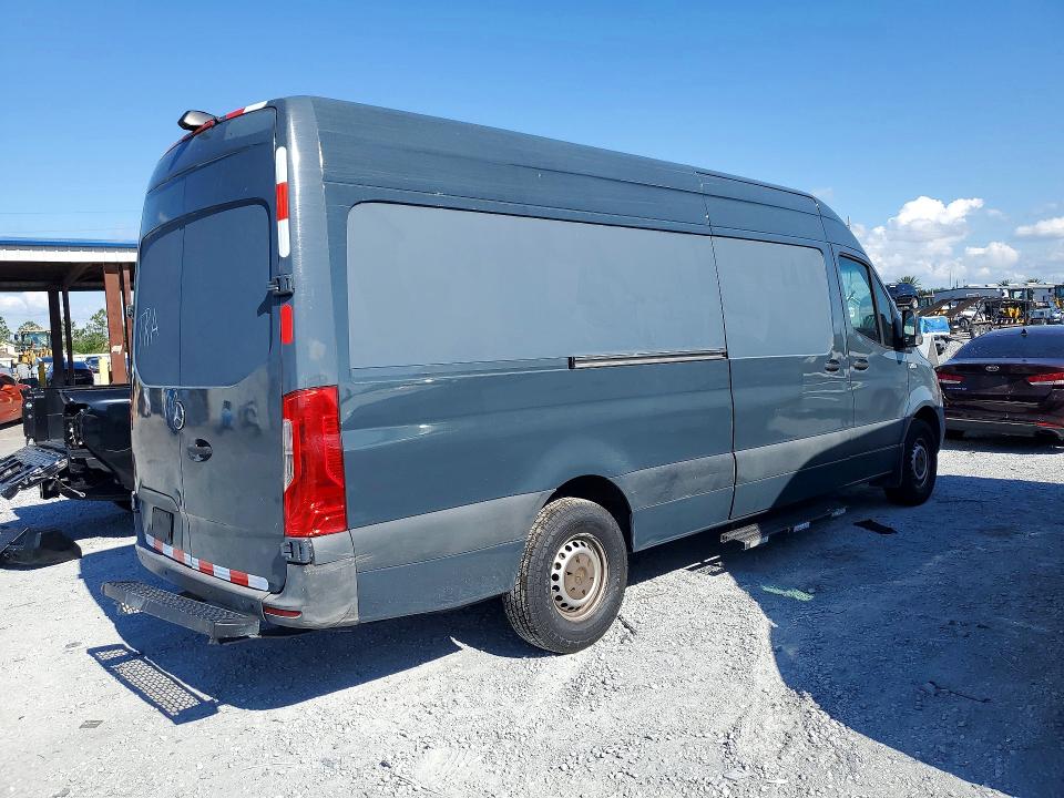 2019 Mercedes-Benz Sprinter VIN WD4PF1CD9KP137715 COPART salvage auction — Minor Dent/Scratches, FL - CERTIFICATE OF TITLE, sold $8,500 on 2026-06-19 (photo 3)