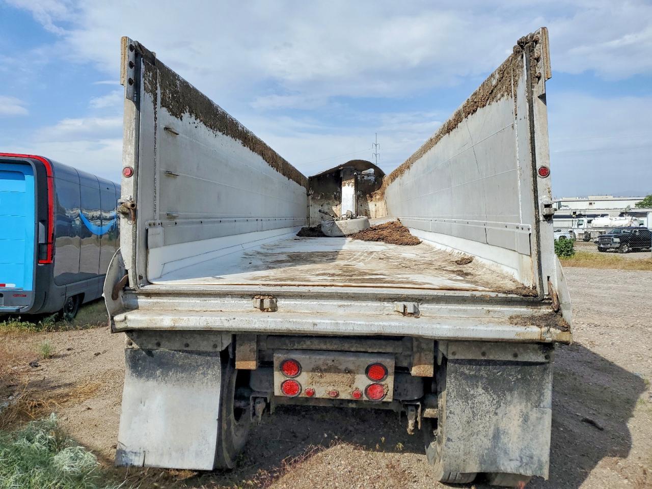 2011 Travis Unknown VIN 48X2F3924B1007043 COPART salvage auction — Rollover, UT - SALVAGE CERTIFICATE, sold $1,200 on 2026-08-27 (photo 6)