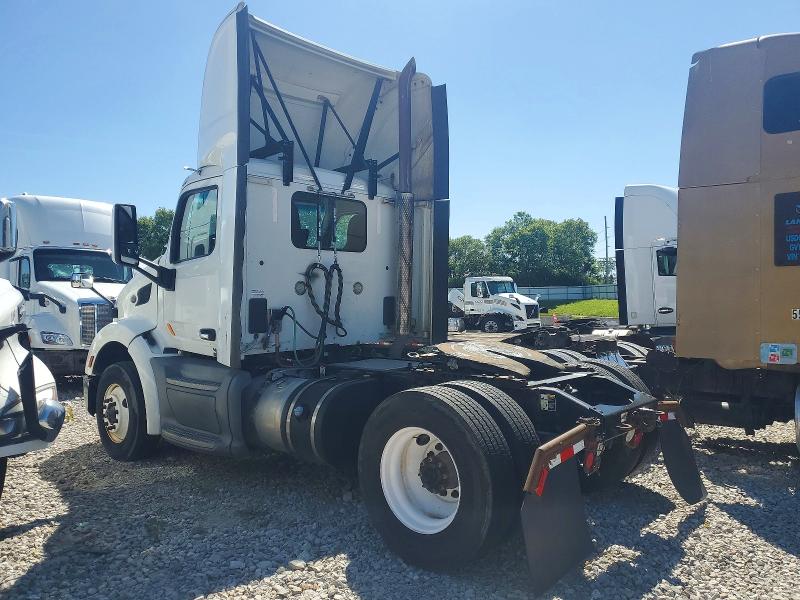 2016 Peterbilt 579 VIN 1XPBA48X7GD354422 COPART salvage auction — NORMAL WEAR, IN - CERTIFICATE OF TITLE, sold $4,200 on 2026-10-09 (photo 3)