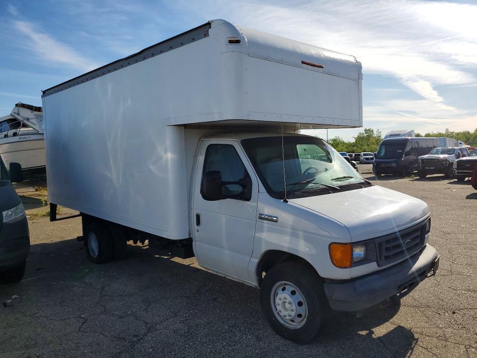 2007 Ford E-450 VIN 1FDXE45P27DA56002 COPART salvage auction — MINOR DENT/SCRATCHES, Mi - Cert Of Title-Rebuilt Salvage (P), sold $725 on 2026-07-07 (photo 4)