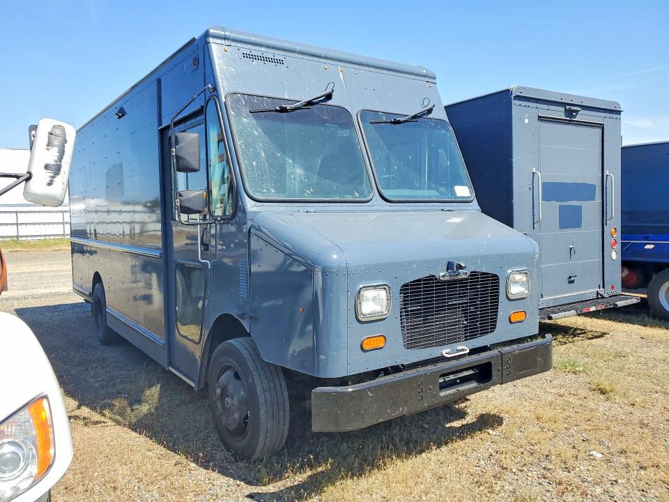 2021 Freightliner Chassis VIN 4UZAC2GA4MCMM9252 COPART salvage auction — MINOR DENT/SCRATCHES, CA - DIS/DLR/EXP ONLY CLEAN TITLE, sold $26,500 on 2026-07-28 (photo 4)