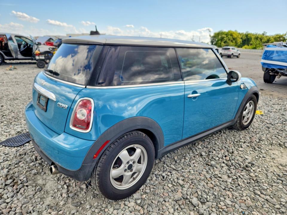2010 Mini Cooper VIN WMWMF3C50ATZ25044 COPART salvage auction — FRONT END, Fl - Cert Of Title Slvg Rebuildable, sold $675 on 2026-07-13 (photo 3)