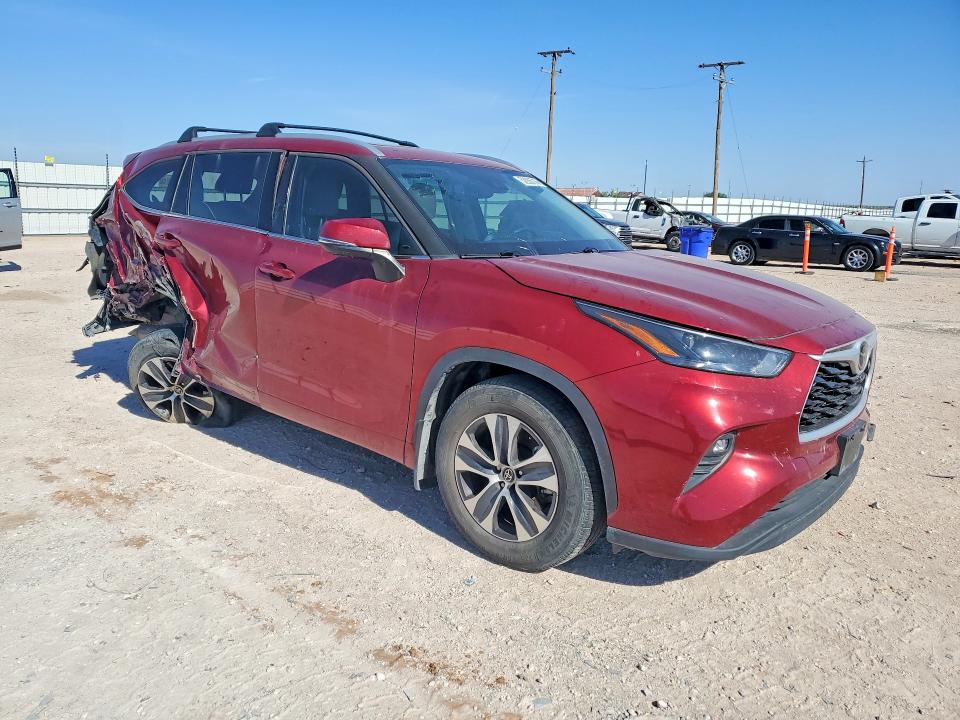 2022 Toyota Highlander VIN 5TDGZRAH3NS550634 COPART salvage auction — SIDE, TX - SALVAGE VEHICLE TITLE, sold $9,800 on 2026-07-15 (photo 4)