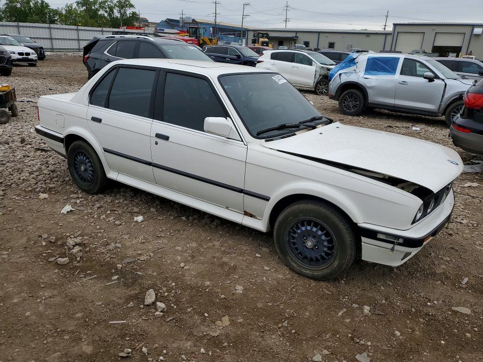1990 BMW 3er VIN WBAAE9313LED64273 COPART salvage auction — ENGINE BURN, Il - Salvage Certificate, sold $2,100 on 2026-07-08 (photo 4)