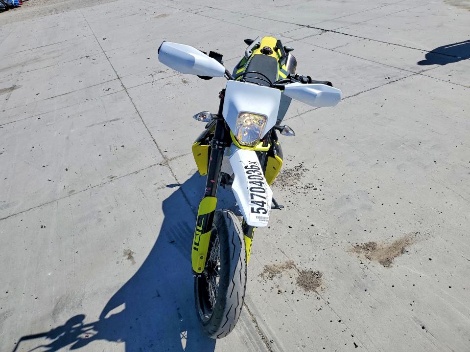 2024 Husqvarna 701 VIN VBKUSV407RM765245 COPART salvage auction — FRAME DAMAGE, Ut - Salvage Certificate, sold $5,300 on 2026-09-03 (photo 2)
