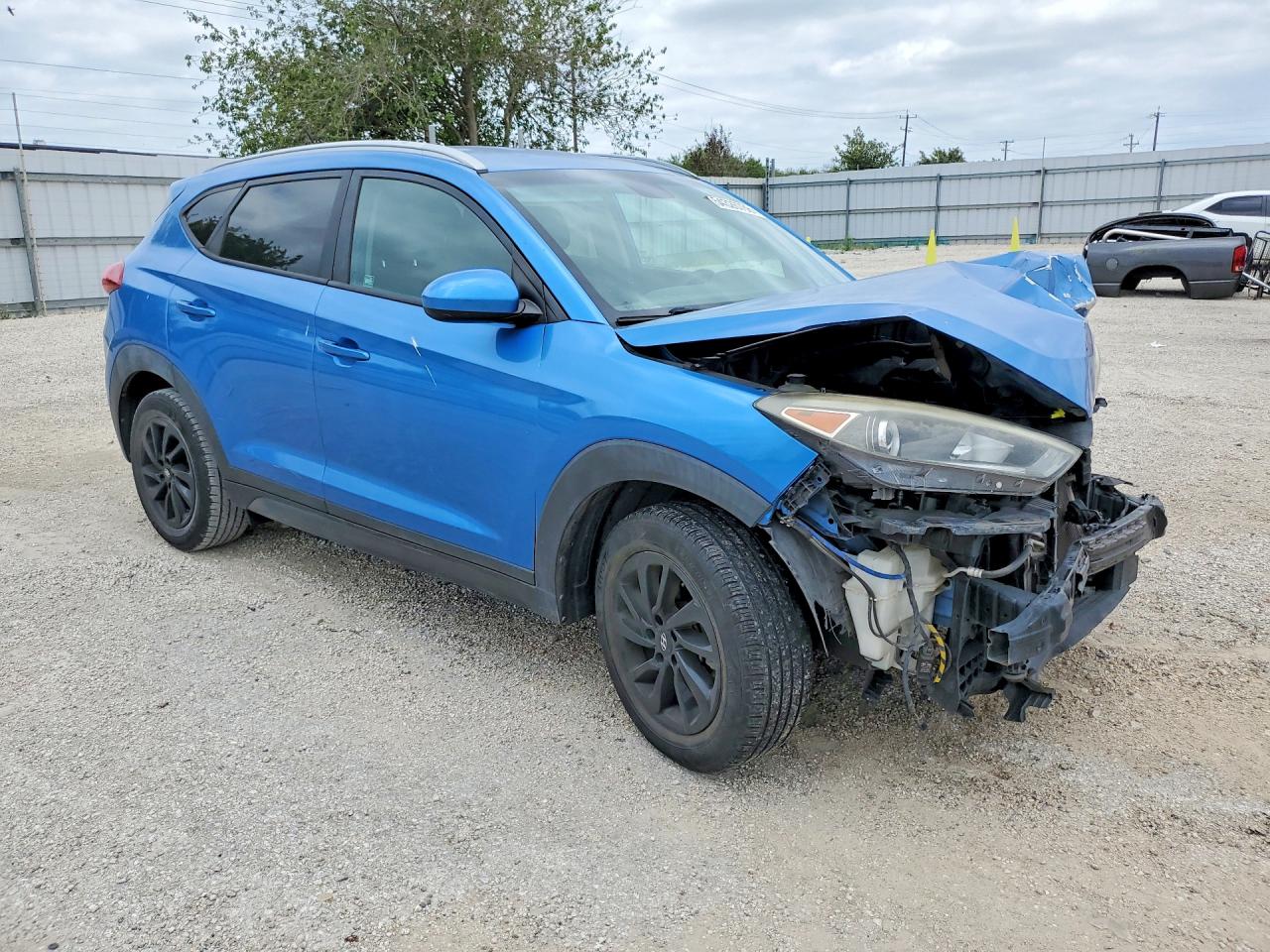 2016 Hyundai Tucson VIN KM8J33A49GU114253 COPART salvage auction — Front End, TX - SALVAGE VEHICLE TITLE, sold $1,650 on 2026-07-09 (photo 4)