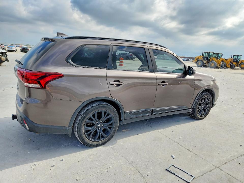 2018 Mitsubishi Outlander VIN JA4AD3A3XJZ064153 COPART salvage auction — SIDE, Tx - Salvage Vehicle Title, sold $2,800 on 2026-07-07 (photo 3)