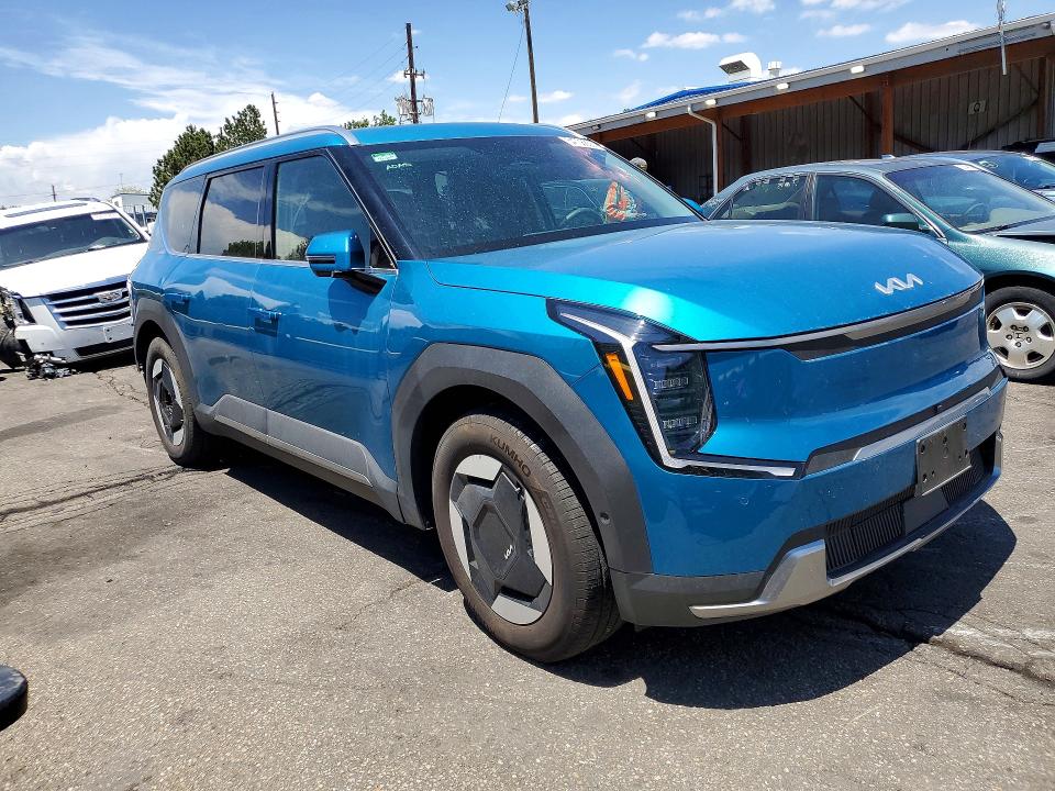 2026 Kia Ev9 VIN 5XYAFFS53TG006033 COPART salvage auction — REAR END, CO - SALVAGE TITLE, sold $15,400 on 2026-07-28 (photo 4)