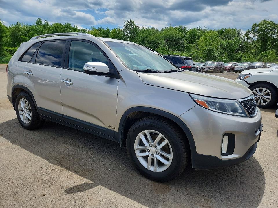 2014 Kia Sorento VIN 5XYKTDA65EG504071 COPART salvage auction — MINOR DENT/SCRATCHES, Vt - Certificate Of Title, sold $1,900 on 2026-07-03 (photo 4)