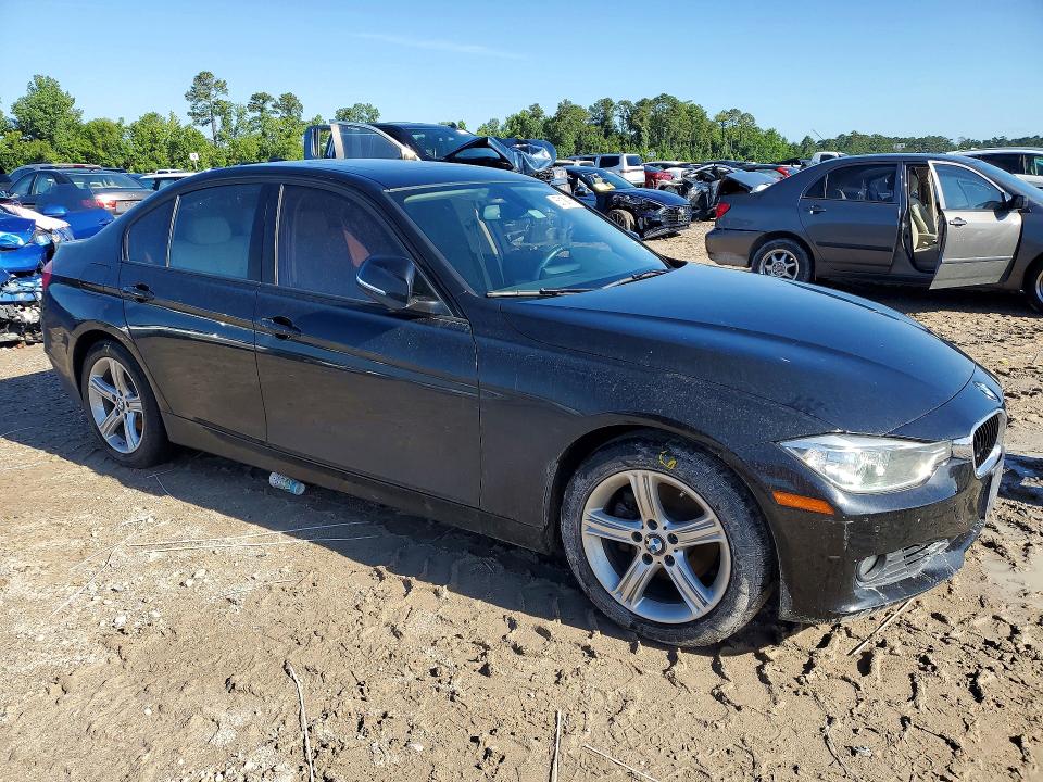 2015 BMW 3er VIN WBA3A5C50FP605292 COPART salvage auction — WATER/FLOOD, Tx - Salvage Title-Flood Damage, sold $800 on 2026-07-17 (photo 4)