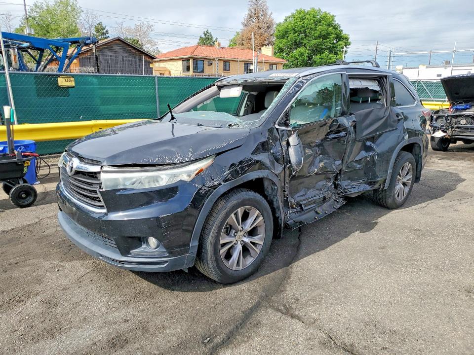 2015 Toyota Highlander VIN 5TDJKRFH7FS096781 COPART salvage auction — ROLLOVER, Co - Public - Salvage Title, sold $1,000 on 2026-07-30 (photo 1)