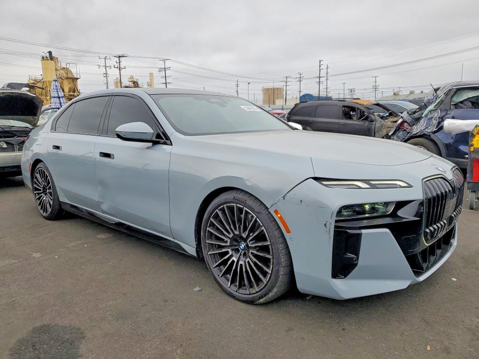 2025 BMW 7er VIN WBA23EH04SCV01621 COPART salvage auction — REAR END, Ca - Salvage Certificate, sold $53,000 on 2026-08-12 (photo 4)