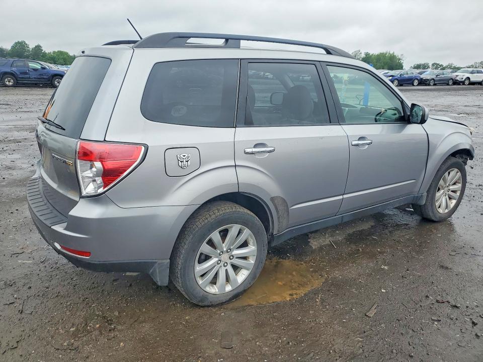 2011 Subaru Forester VIN JF2SHBDC5BH714150 COPART salvage auction — FRONT END, Va - Cert Of Title - Salvage, sold $350 on 2026-07-08 (photo 3)