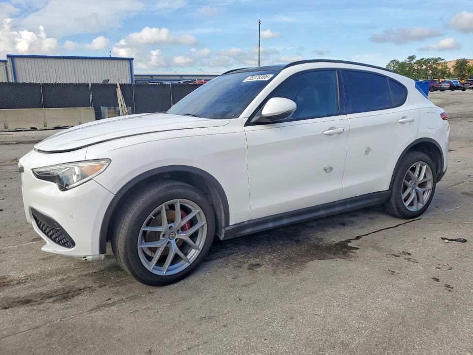 2018 Alfa romeo Stelvio VIN ZASFAKNN0J7B82368 COPART salvage auction — MINOR DENT/SCRATCHES, Fl - Certificate Of Title, sold $5,100 on 2026-07-16 (photo 1)