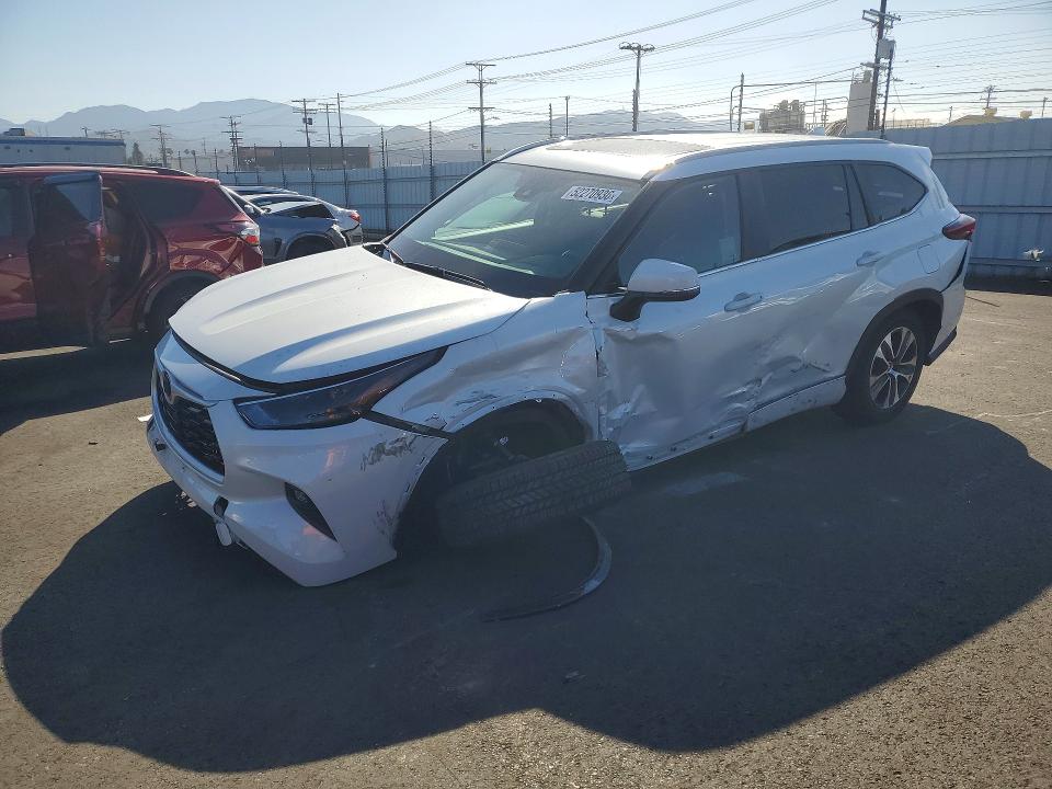 2023 Toyota Highlander VIN 5TDKDRAH6PS024820 — COPART salvage auction photo
