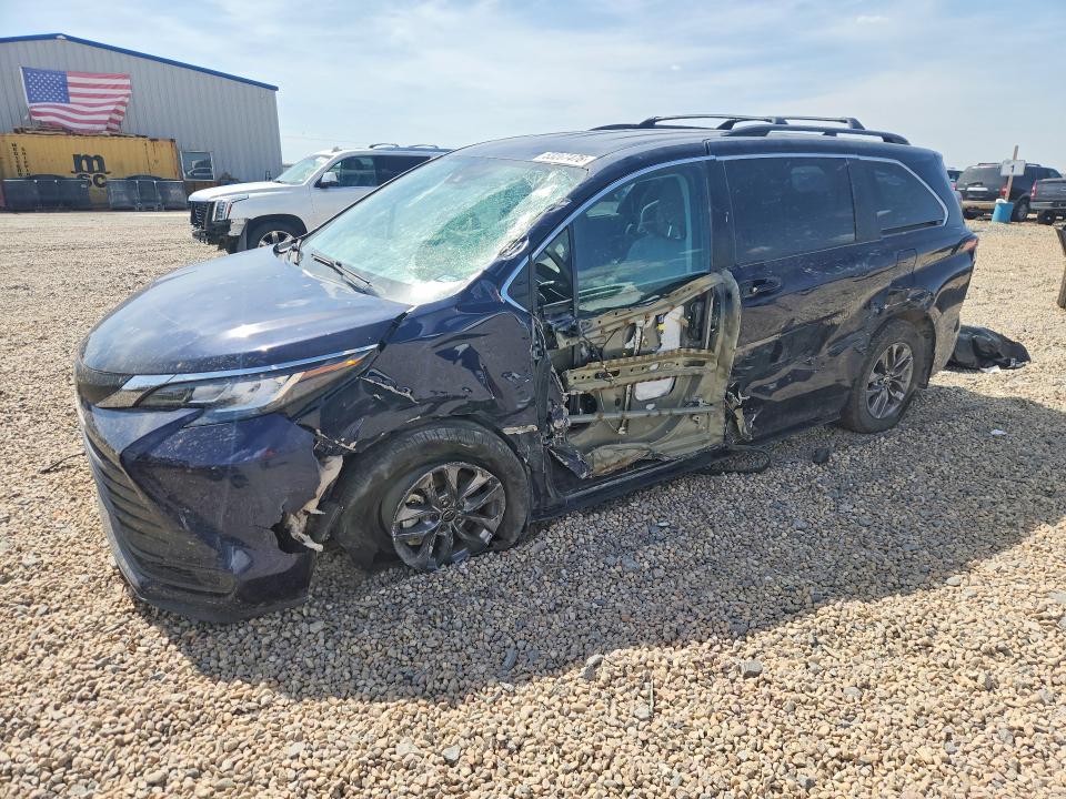 2021 Toyota Sienna VIN 5TDKRKEC1MS061955 COPART salvage auction — SIDE, TX - SALVAGE VEHICLE TITLE, sold $100 on 2026-07-28 (photo 1)