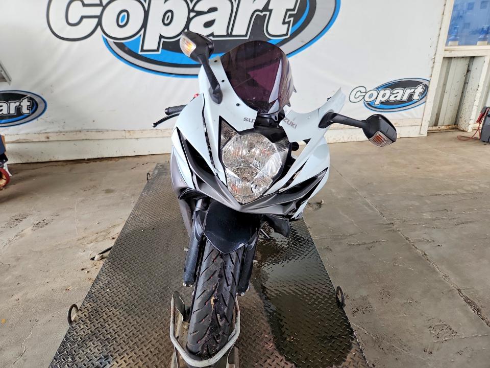 2015 Suzuki Gsx-r VIN JS1GN7FA8F2101495 COPART salvage auction — SIDE, Tx - Salvage Vehicle Title, sold $2,150 on 2026-07-09 (photo 2)