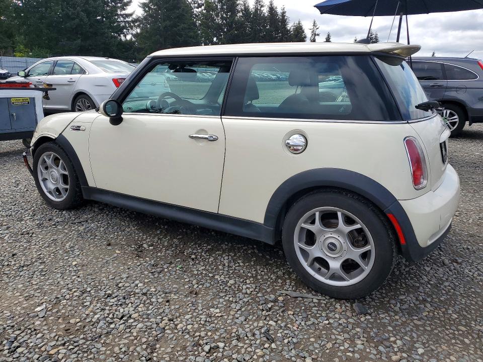 2006 Mini Cooper VIN WMWRE335X6TJ34987 COPART salvage auction — FRONT END, WA - VEHICLE CERT OF OWNERSHIP-TITL (P), sold $200 on 2026-08-04 (photo 2)