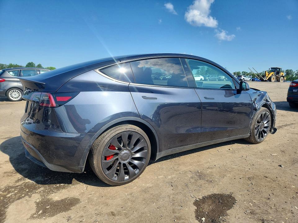 2025 Tesla Model y VIN 7SAYGDEF7SA350930 COPART salvage auction — SIDE, Va - Cert Of Title - Salvage, sold $11,800 on 2026-07-04 (photo 3)