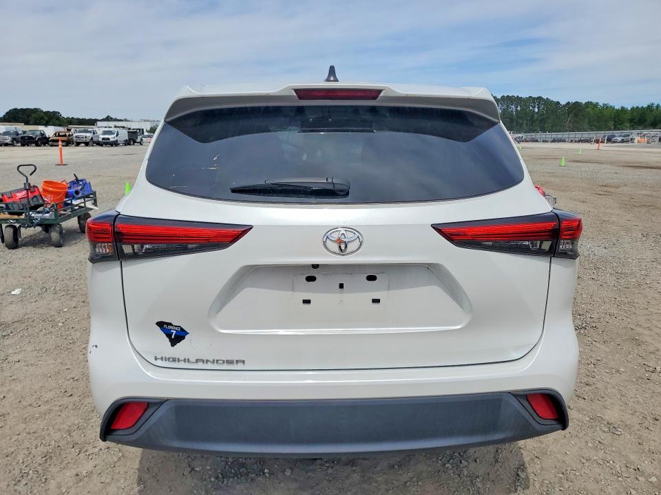 2022 Toyota Highlander VIN 5TDCZRAH9NS557330 COPART salvage auction — MINOR DENT/SCRATCHES, Nc - Salvage Certificate Of Title, sold $18,900 on 2026-07-20 (photo 6)