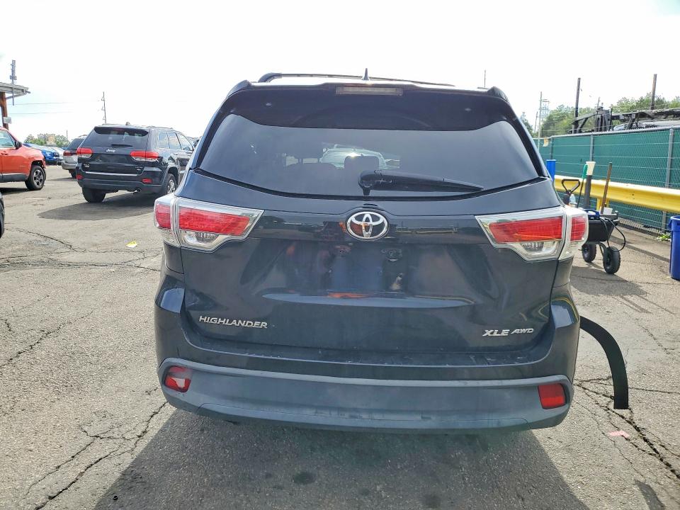 2015 Toyota Highlander VIN 5TDJKRFH7FS096781 COPART salvage auction — ROLLOVER, Co - Public - Salvage Title, sold $1,000 on 2026-07-30 (photo 6)