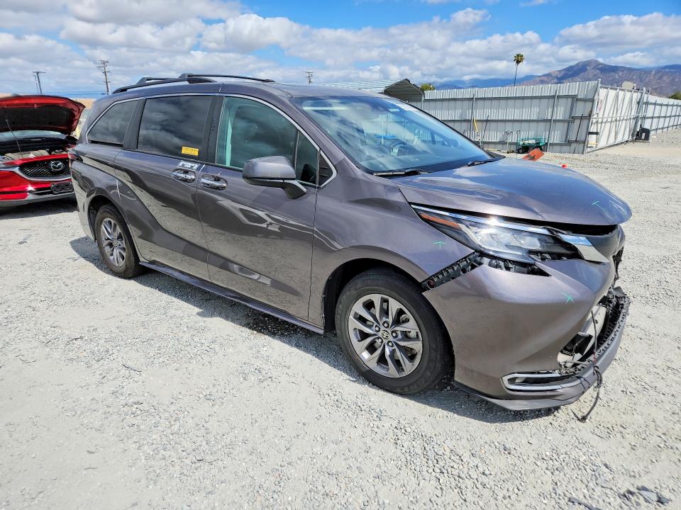 2022 Toyota Sienna VIN 5TDJRKEC5NS101046 COPART salvage auction — FRONT END, Ca - Salvage Certificate, sold $450 on 2026-07-29 (photo 4)