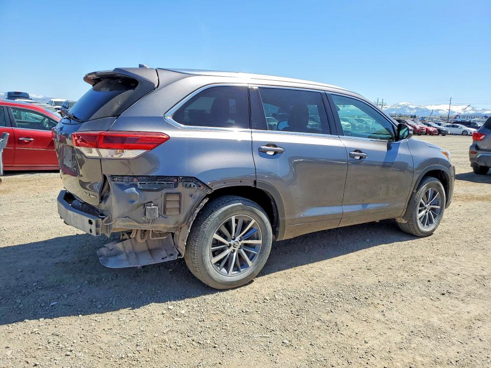 2018 Toyota Highlander VIN 5TDJZRFH5JS560574 COPART salvage auction — REAR END, Salvage Title, sold $12,300 on 2026-08-25 (photo 3)
