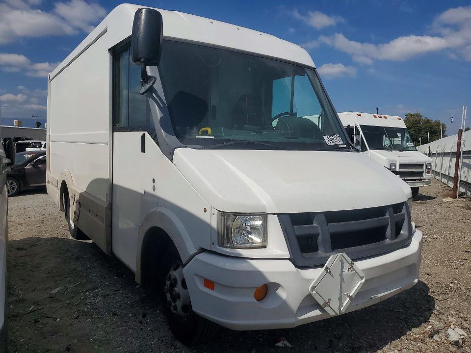 2015 Isuzu Reach VIN JALB4T170F7W00445 COPART salvage auction — MINOR DENT/SCRATCHES, Ca - Dis/Dlr/Exp Only Clean Title, sold $2,300 on 2026-07-30 (photo 4)