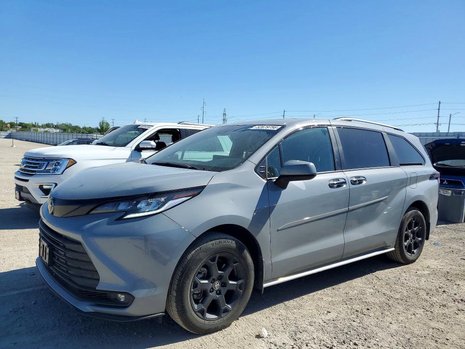 2026 Toyota Sienna VIN 5TDCSKFC2TS231231 COPART salvage auction — HAIL, Ia - Cert Of Title-Salvage Title, sold $37,000 on 2026-07-08 (photo 1)