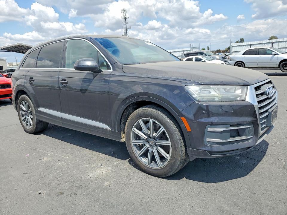 2017 Audi Q7 VIN WA1LAAF75HD013409 COPART salvage auction — MINOR DENT/SCRATCHES, Ca - Dis/Dlr/Exp Only Clean Title, sold $6,500 on 2026-07-29 (photo 4)