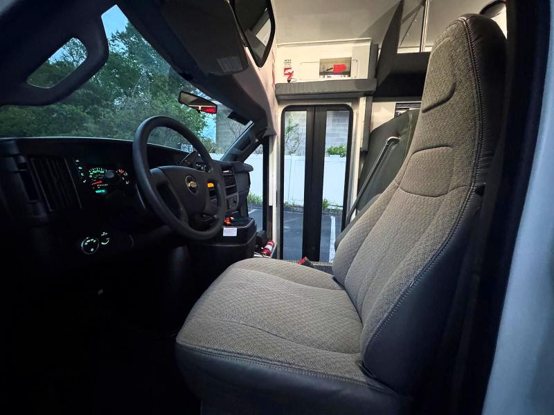 2017 Chevrolet Express VIN 1GB3GRBGXH1105601 COPART salvage auction — MINOR DENT/SCRATCHES, MA - CERTIFICATE OF TITLE (P), sold $17,500 on 2026-07-27 (photo 8)