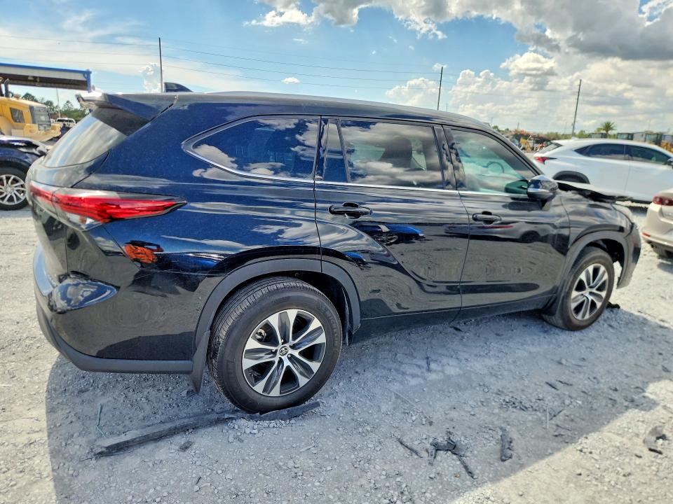 2022 Toyota Highlander VIN 5TDGZRBHXNS585847 COPART salvage auction — FRONT END, Fl - Cert Of Title Slvg Rebuildable, sold $14,100 on 2026-07-07 (photo 3)