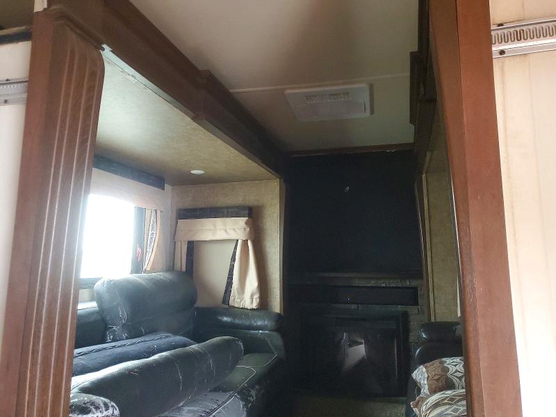 2017 Foresriver VIN 4X4FSEP28HJ044241 COPART salvage auction — HAIL, TX - CERTIFICATE OF TITLE, sold $12,400 on 2026-07-14 (photo 5)