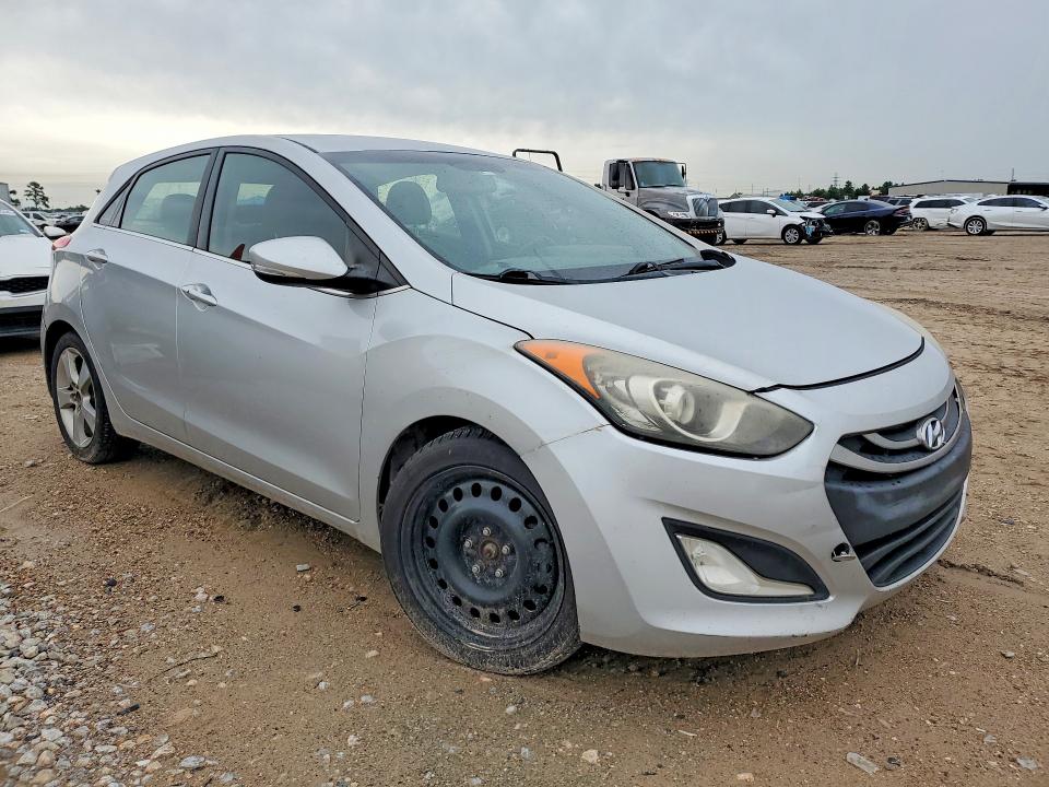 2014 Hyundai Elantra VIN KMHD35LH3EU165365 COPART salvage auction — MINOR DENT/SCRATCHES, Mt - Certificate Of Title, sold $675 on 2026-07-17 (photo 4)