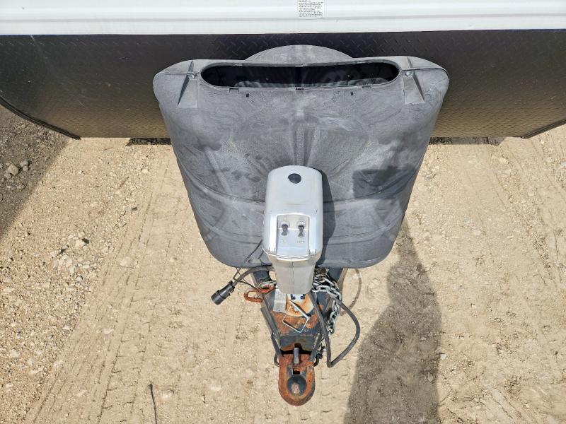 2016 Jayco jay Jay flight VIN 1UJBJ0BR4G17X1017 COPART salvage auction — HAIL, KS - CERT OF TITLE-SALVAGE, sold $4,600 on 2026-07-23 (photo 8)