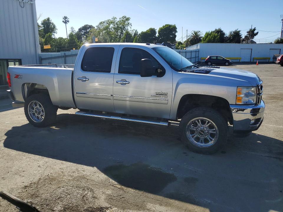 2014 Chevrolet Silverado 2500 VIN 1GC1KXC8XEF179032 COPART salvage auction — MINOR DENT/SCRATCHES, Ca - Dis/Dlr/Exp Only Clean Title, sold $7,800 on 2026-07-02 (photo 4)