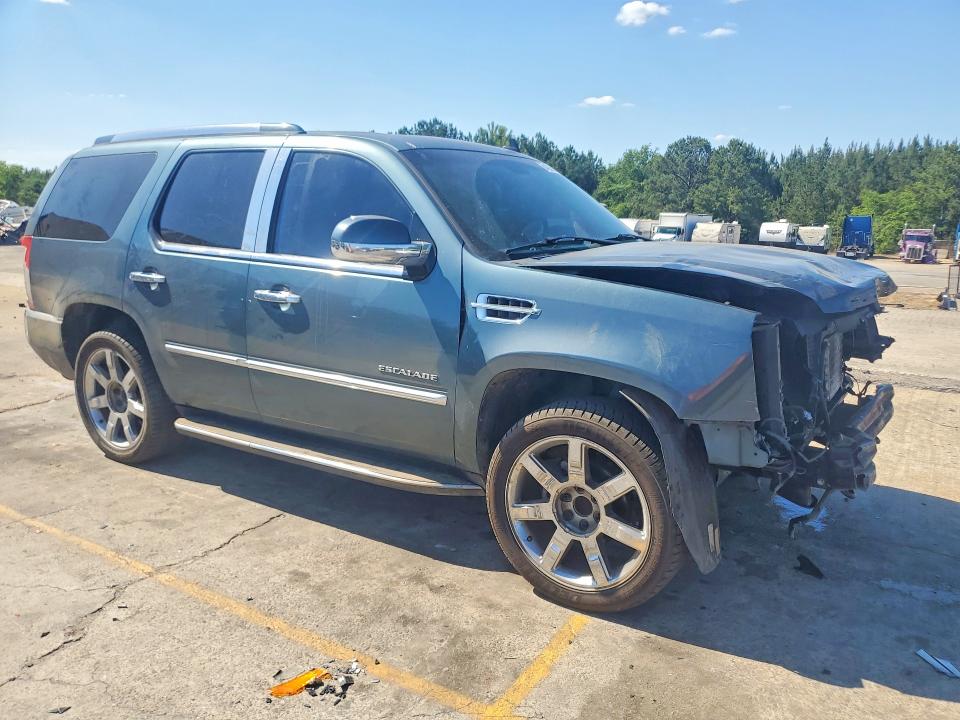 2008 Cadillac Escalade VIN 1GYEC63848R145075 COPART salvage auction — FRONT END, Sc - Cert Of Title-Salvage, sold $1,350 on 2026-07-03 (photo 4)