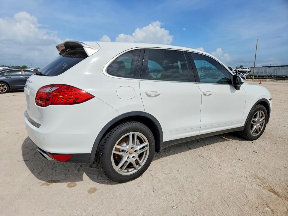 2014 Porsche Cayenne VIN WP1AA2A28ELA97451 COPART salvage auction — MINOR DENT/SCRATCHES, Fl - Certificate Of Title (P), sold $2,050 on 2026-07-30 (photo 3)