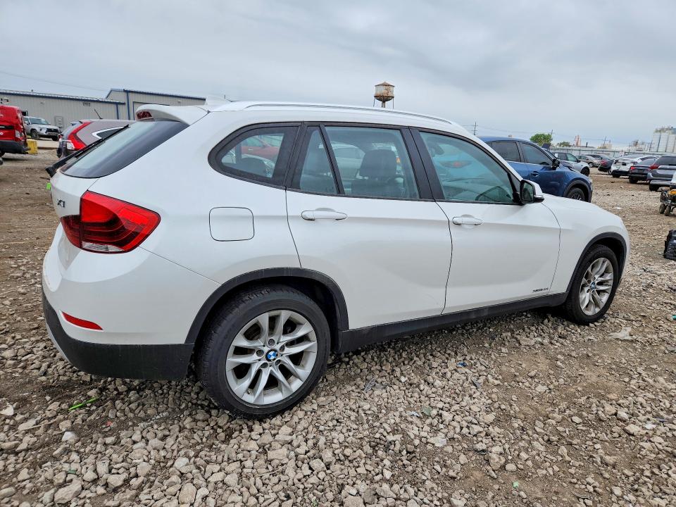 2015 BMW X1 VIN WBAVL1C59FVY31810 COPART salvage auction — NORMAL WEAR, Il - Certificate Of Title, sold $650 on 2026-07-15 (photo 3)