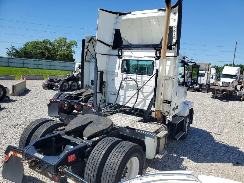 2018 Volvo VIN 4V4N39TG6JN892760 COPART salvage auction — NORMAL WEAR, In - Certificate Of Title, sold $5,700 on 2026-07-10 (photo 4)