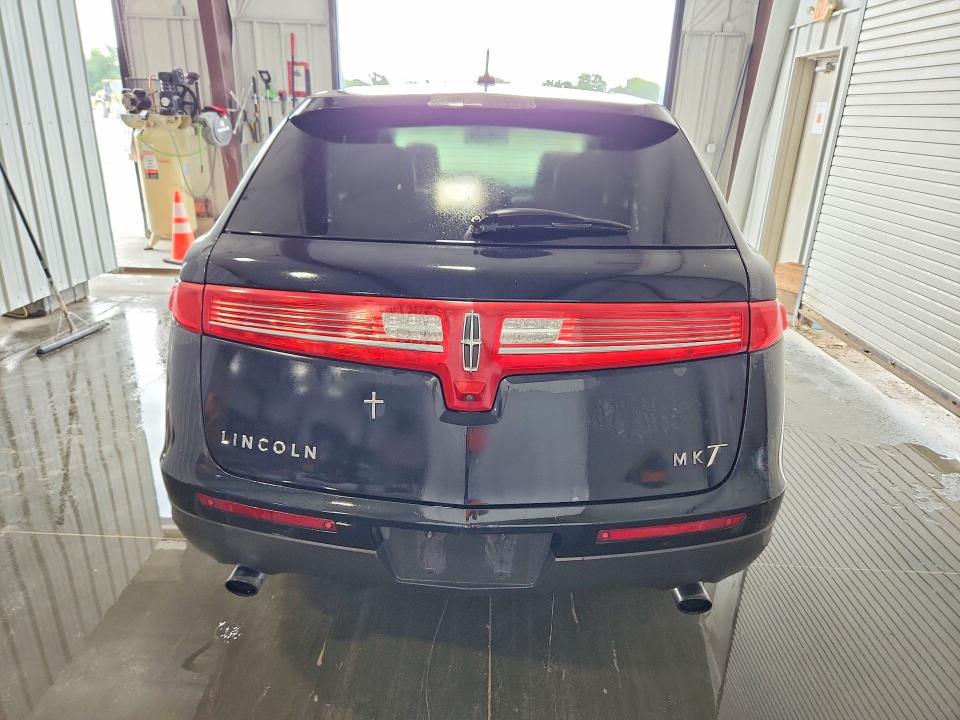 2019 Lincoln Mkt VIN 2LMHJ5ATXKBL01690 COPART salvage auction — MINOR DENT/SCRATCHES, IN - CERTIFICATE OF TITLE, sold $1,650 on 2026-07-30 (photo 6)