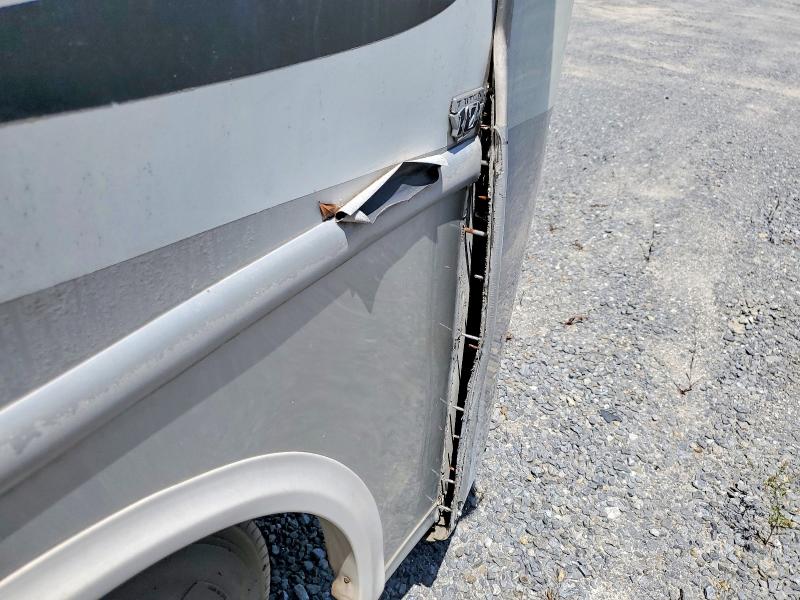 2008 Four winns VIN 1F6NF53Y570A05128 COPART salvage auction — NORMAL WEAR, SC - DEALER ONLY CLEAN TITLE, sold $1,750 on 2026-07-06 (photo 9)