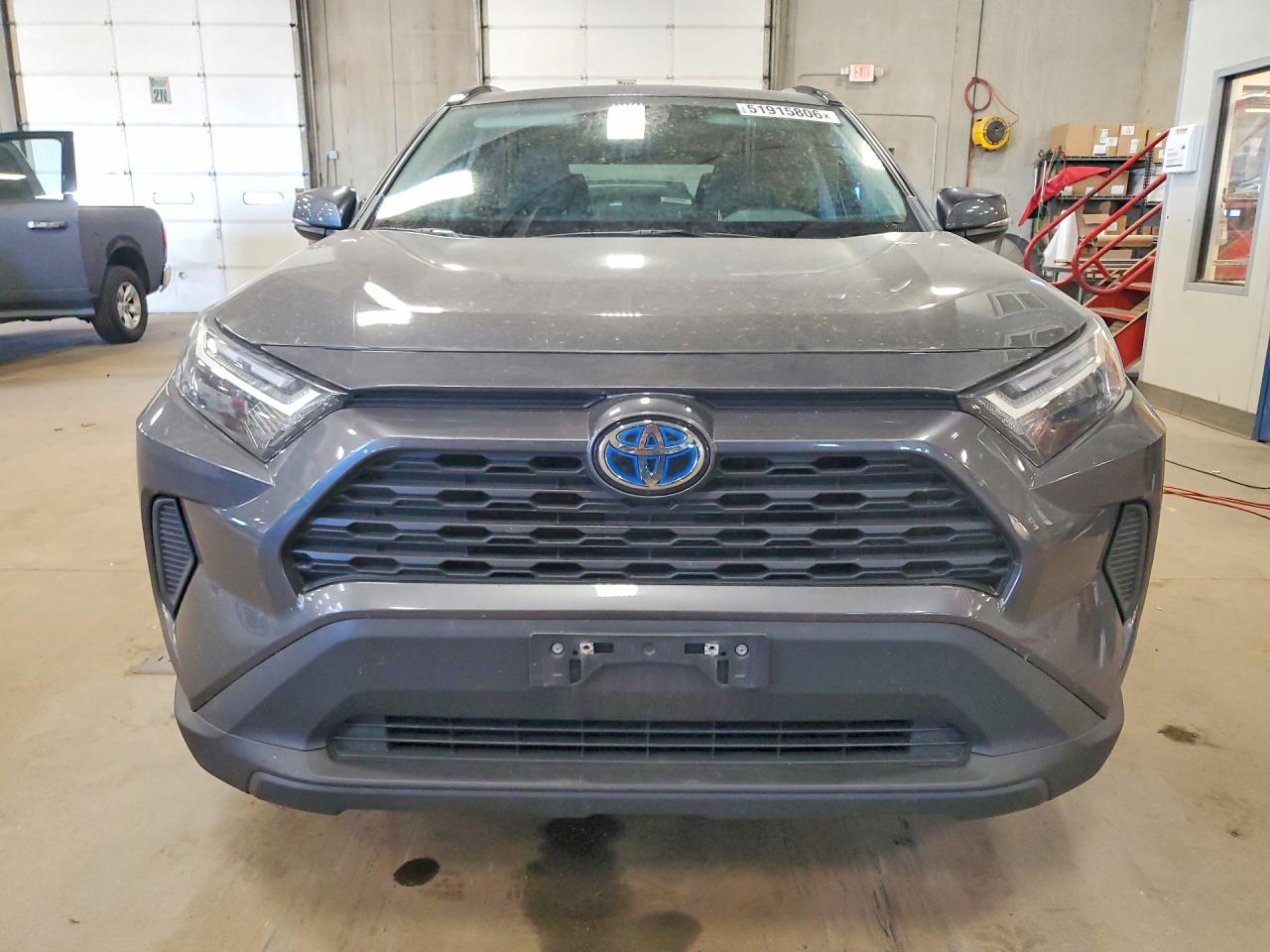 2022 Toyota RAV4 VIN 4T3RWRFV8NU068711 COPART salvage auction — Rear End, MN - CERT OF TITLE-SALVAGE, sold $15,500 on 2026-07-09 (photo 5)