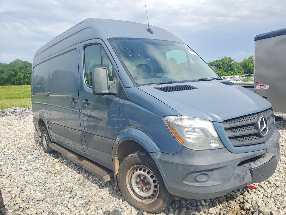 2018 Mercedes-benz Sprinter VIN WD3PE7CD1JP638297 COPART salvage auction — MINOR DENT/SCRATCHES, In - Certificate Of Title (P), sold $7,400 on 2026-07-30 (photo 4)