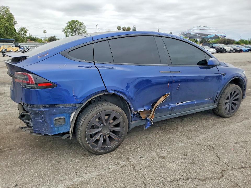 2022 Tesla Model x VIN 7SAXCDE50NF339094 COPART salvage auction — SIDE, CA - SALVAGE CERTIFICATE, sold $15,900 on 2026-08-21 (photo 3)