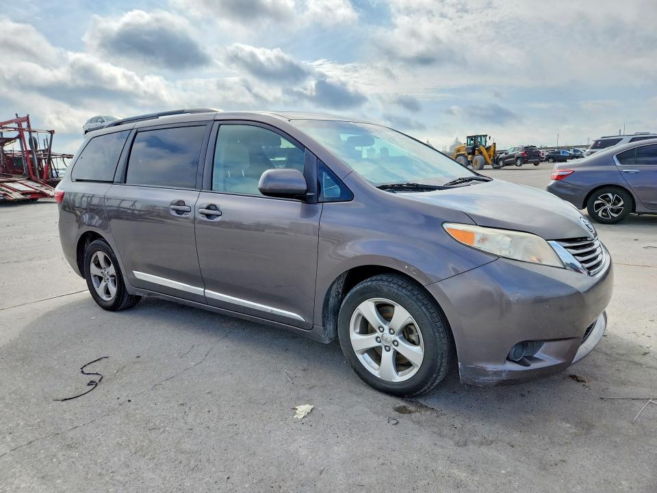 2017 Toyota VIN 5TDKZ3DC8HS841903 COPART salvage auction — MINOR DENT/SCRATCHES, La - Cert Of Title-Salvage, sold $6,600 on 2026-07-29 (photo 4)