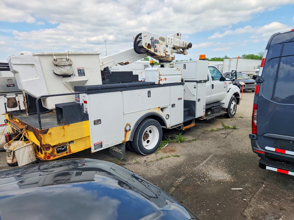 2011 Ford F-650 VIN 3FRWX6FC3BV372987 COPART salvage auction — MINOR DENT/SCRATCHES, MI - CERTIFICATE OF TITLE, sold $1,150 on 2026-07-09 (photo 3)