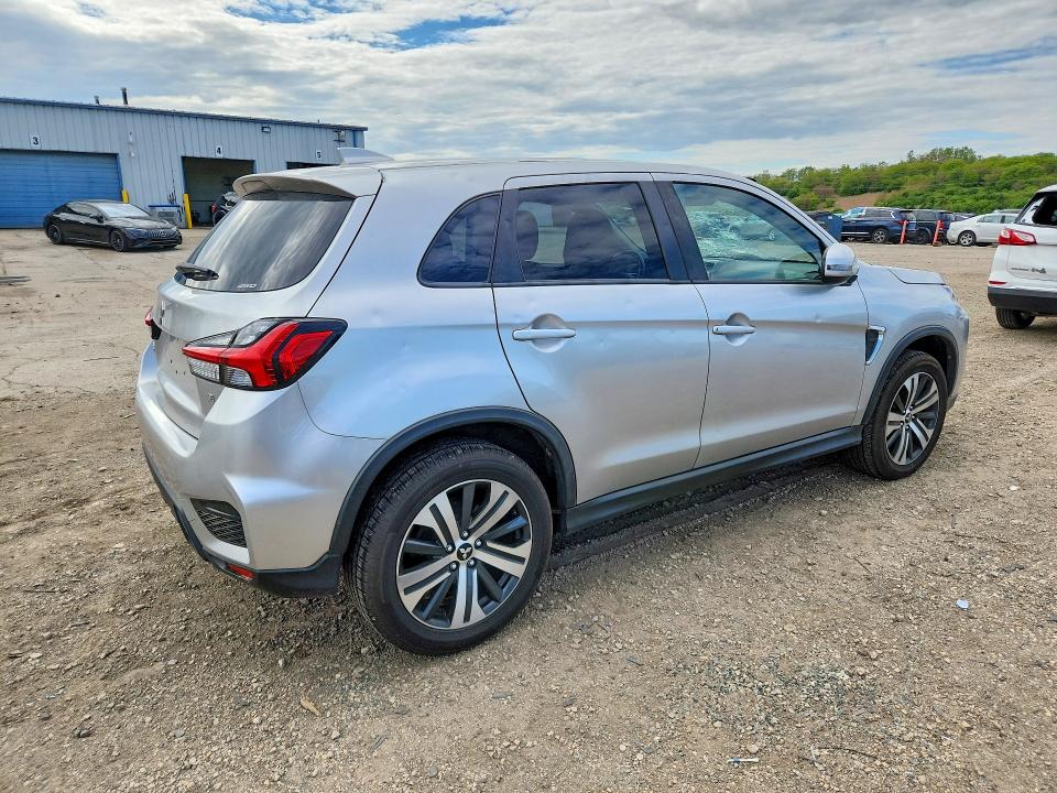 2021 Mitsubishi VIN JA4ARUAU4MU011045 COPART salvage auction — HAIL, Il - Salvage Certificate, sold $5,500 on 2026-07-08 (photo 3)